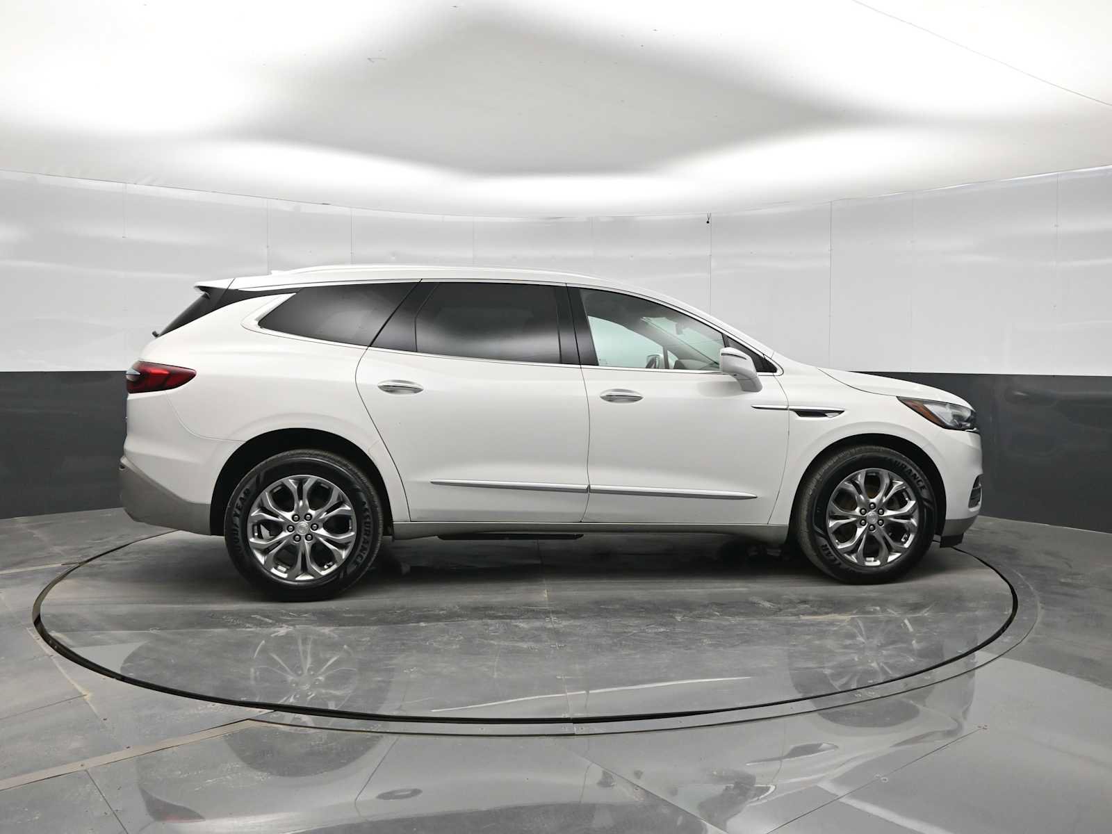 Used 2019 Buick Enclave Avenir w/ Avenir Technology Package AWD/4WD image 9