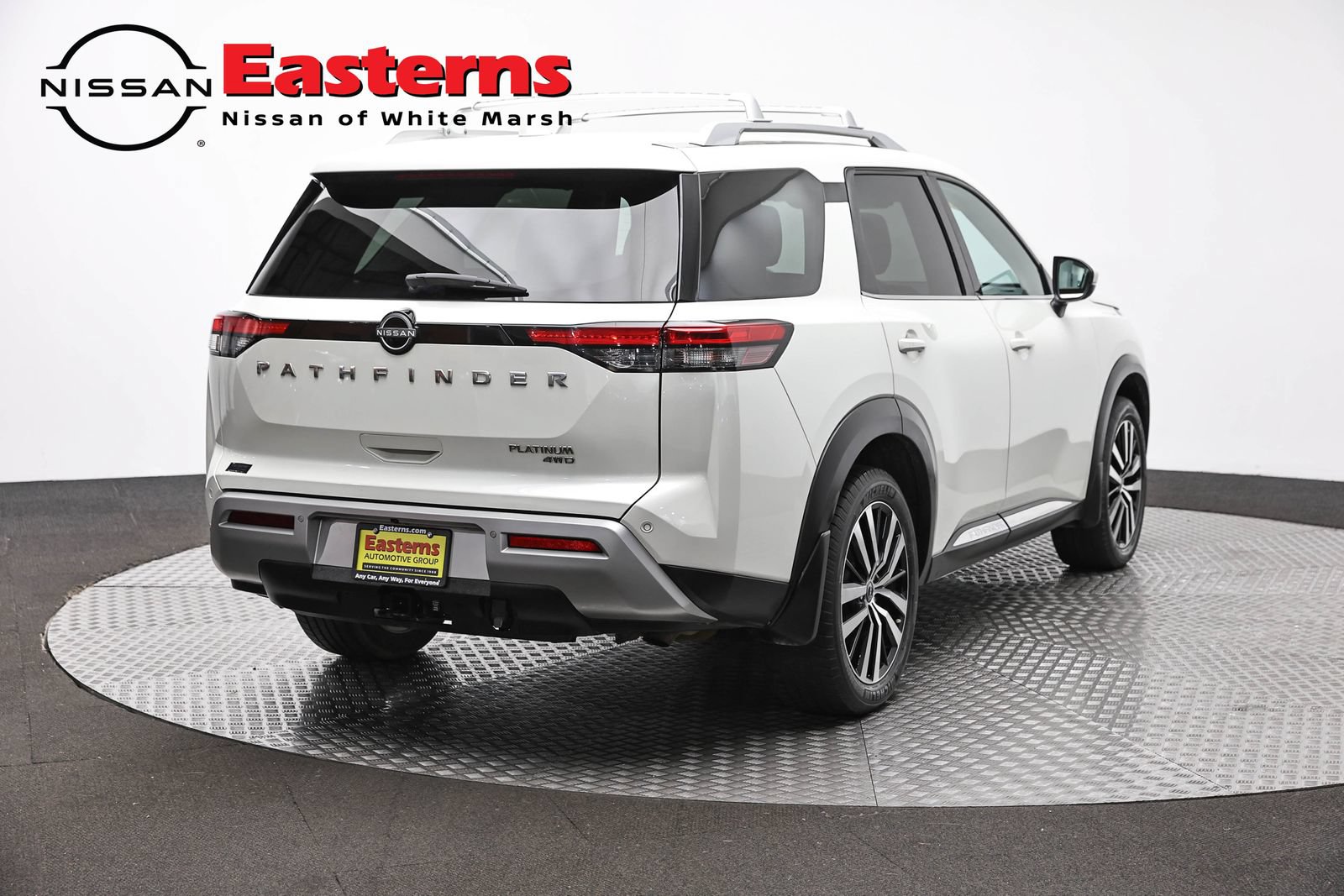 Used 2023 Nissan Pathfinder Platinum AWD/4WD image 5