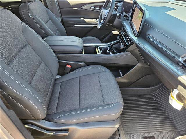 Used 2025 Chevrolet Traverse LT w/ Driver Confidence Package image 27