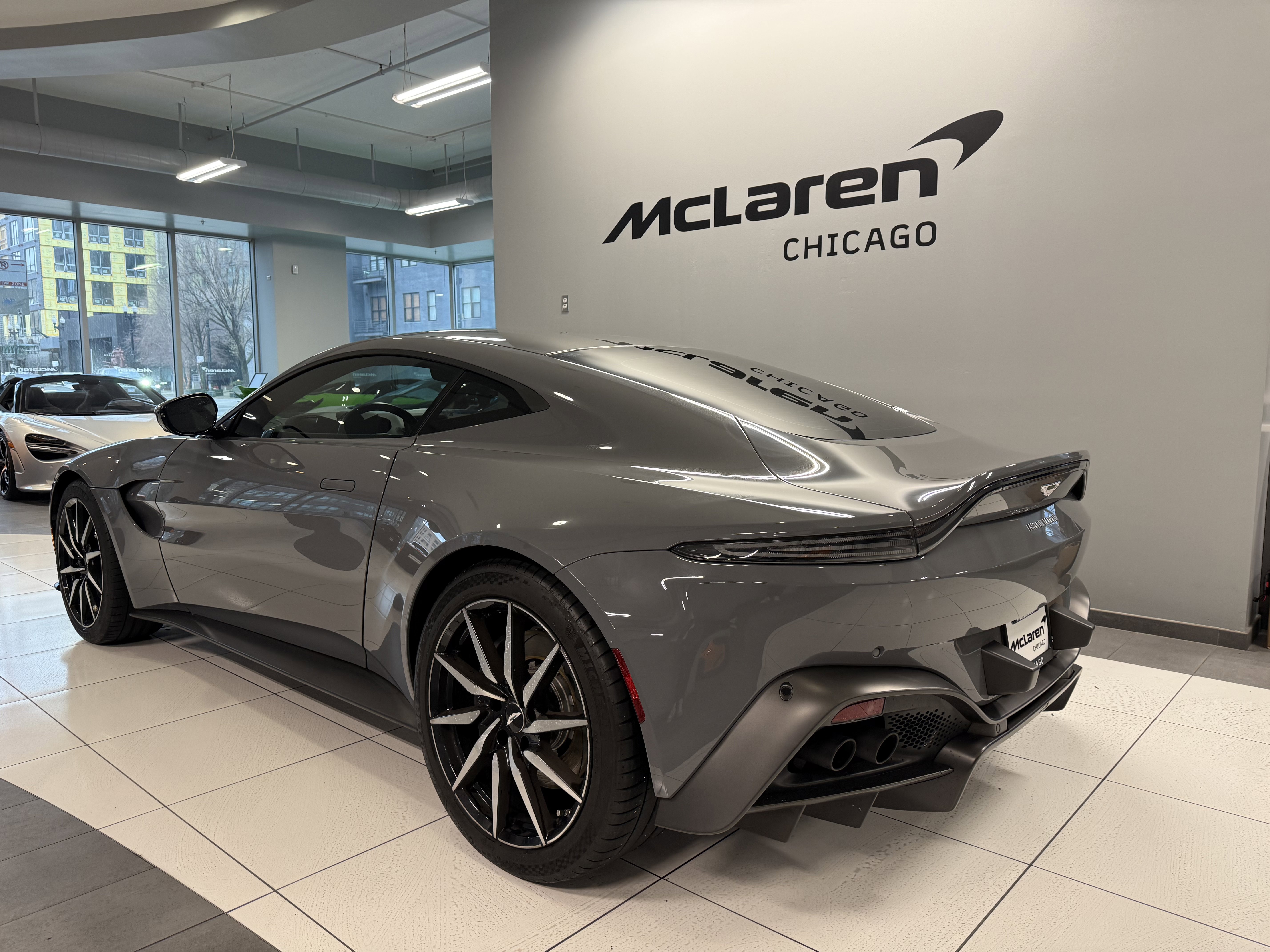 Used 2020 Aston Martin V8 Vantage Coupe image 2