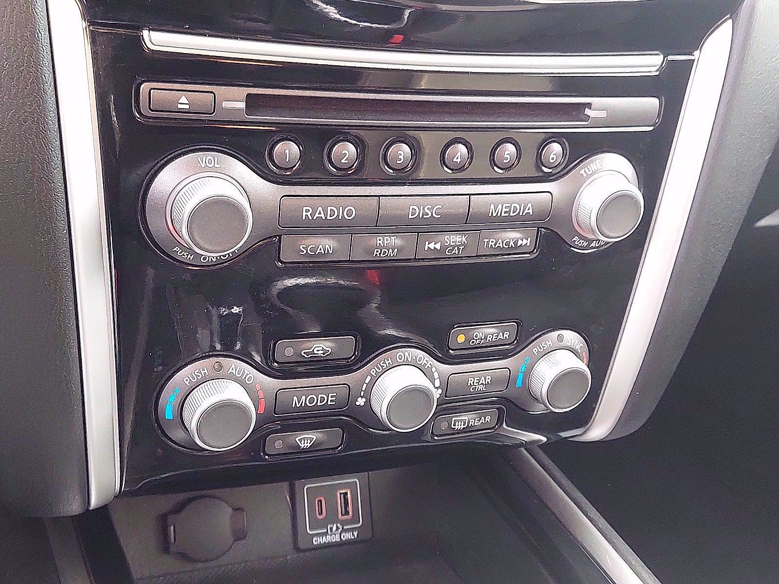 Used 2019 Nissan Pathfinder S image 16