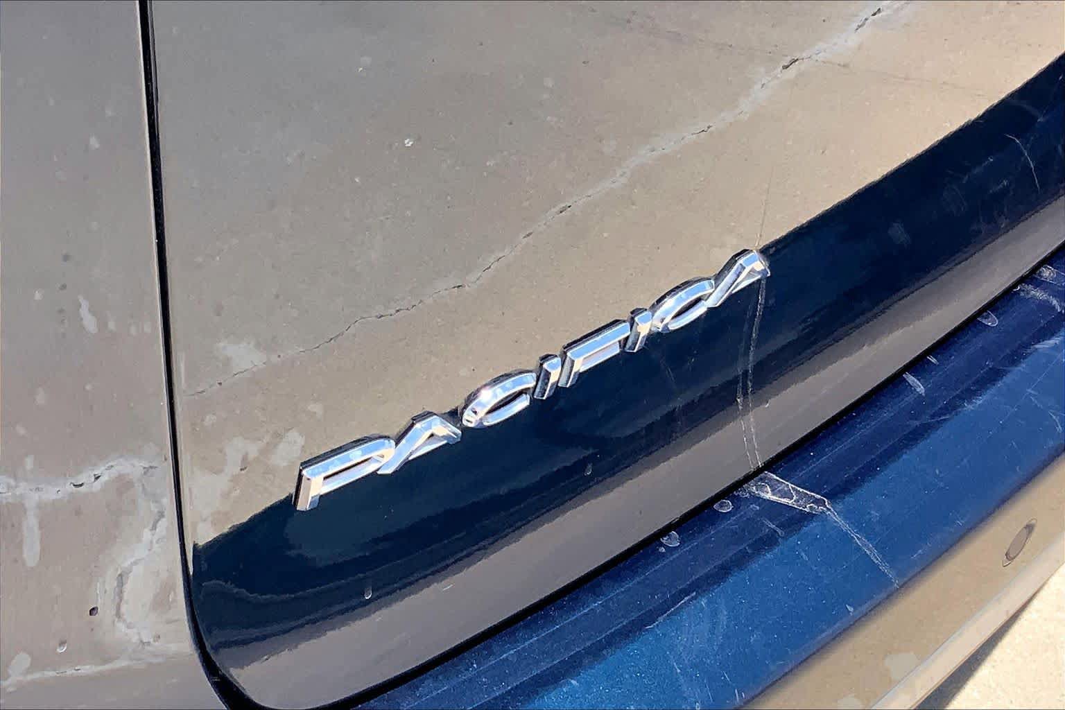 Used 2023 Chrysler Pacifica Touring-L FWD image 31