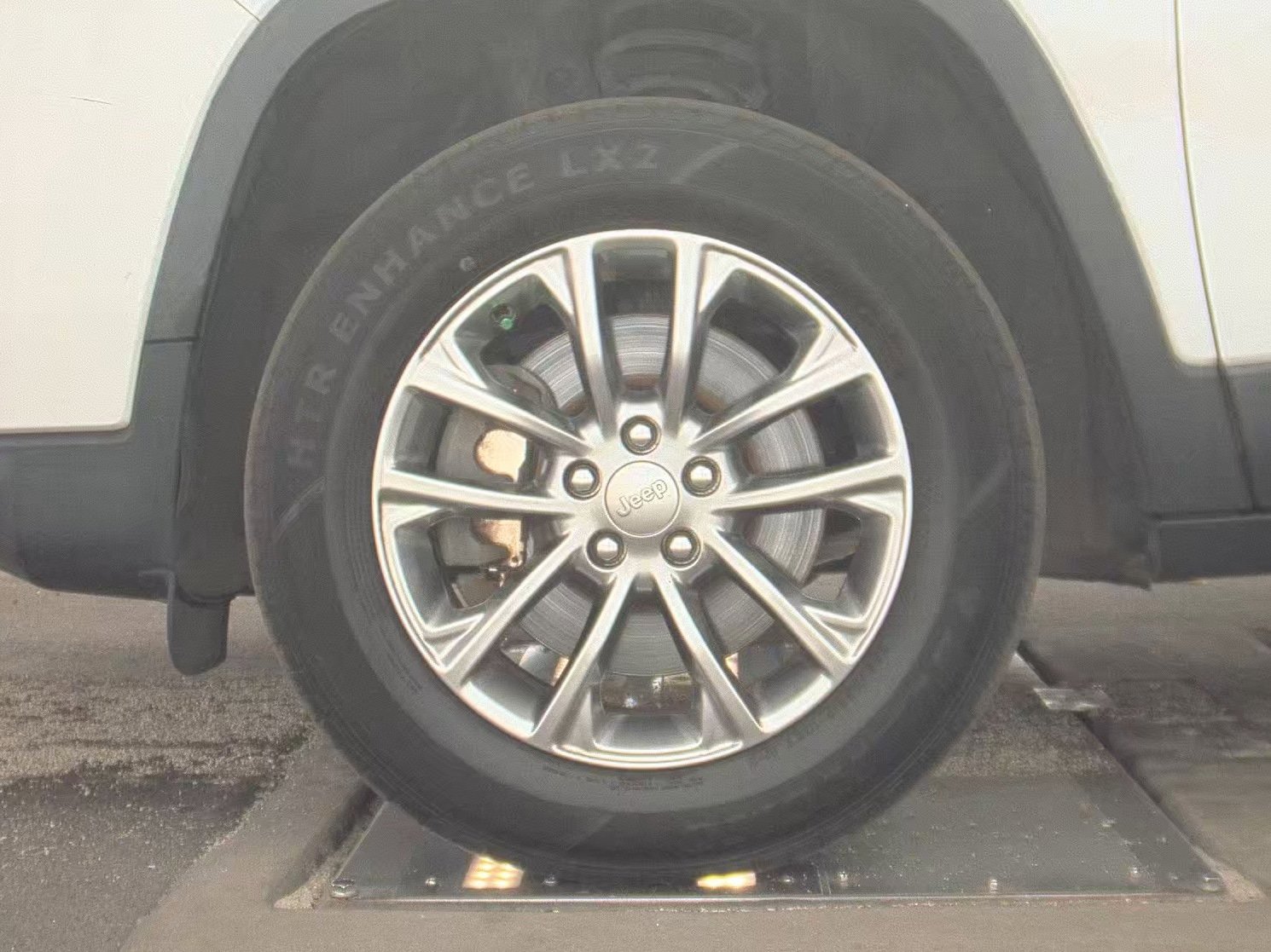 Used 2019 Jeep Cherokee Latitude Plus w/ Trailer Tow Group AWD/4WD image 7