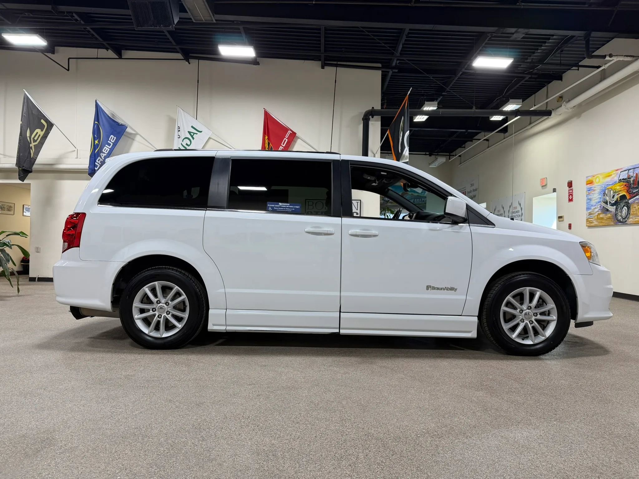 Used 2019 Dodge Grand Caravan SXT FWD image 5