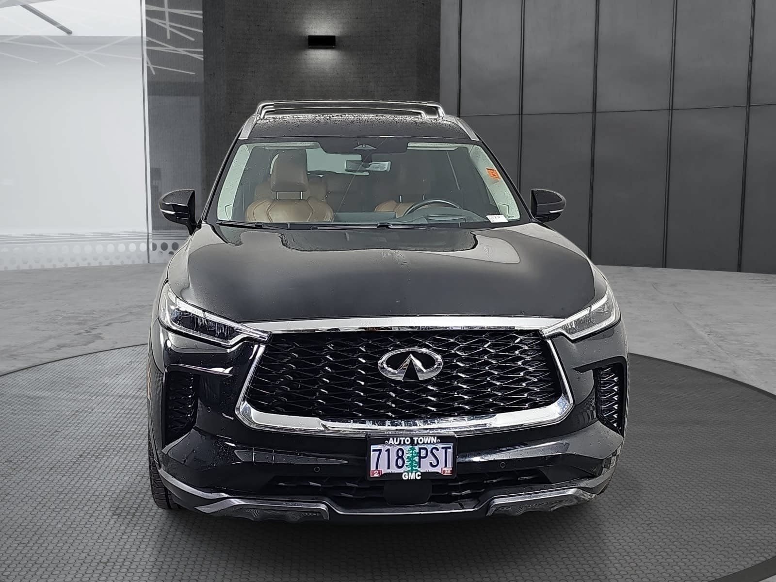 Used 2023 INFINITI QX60 Sensory w/ Vision Package AWD/4WD image 2