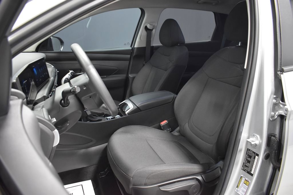 Used 2025 Hyundai Tucson SE image 5