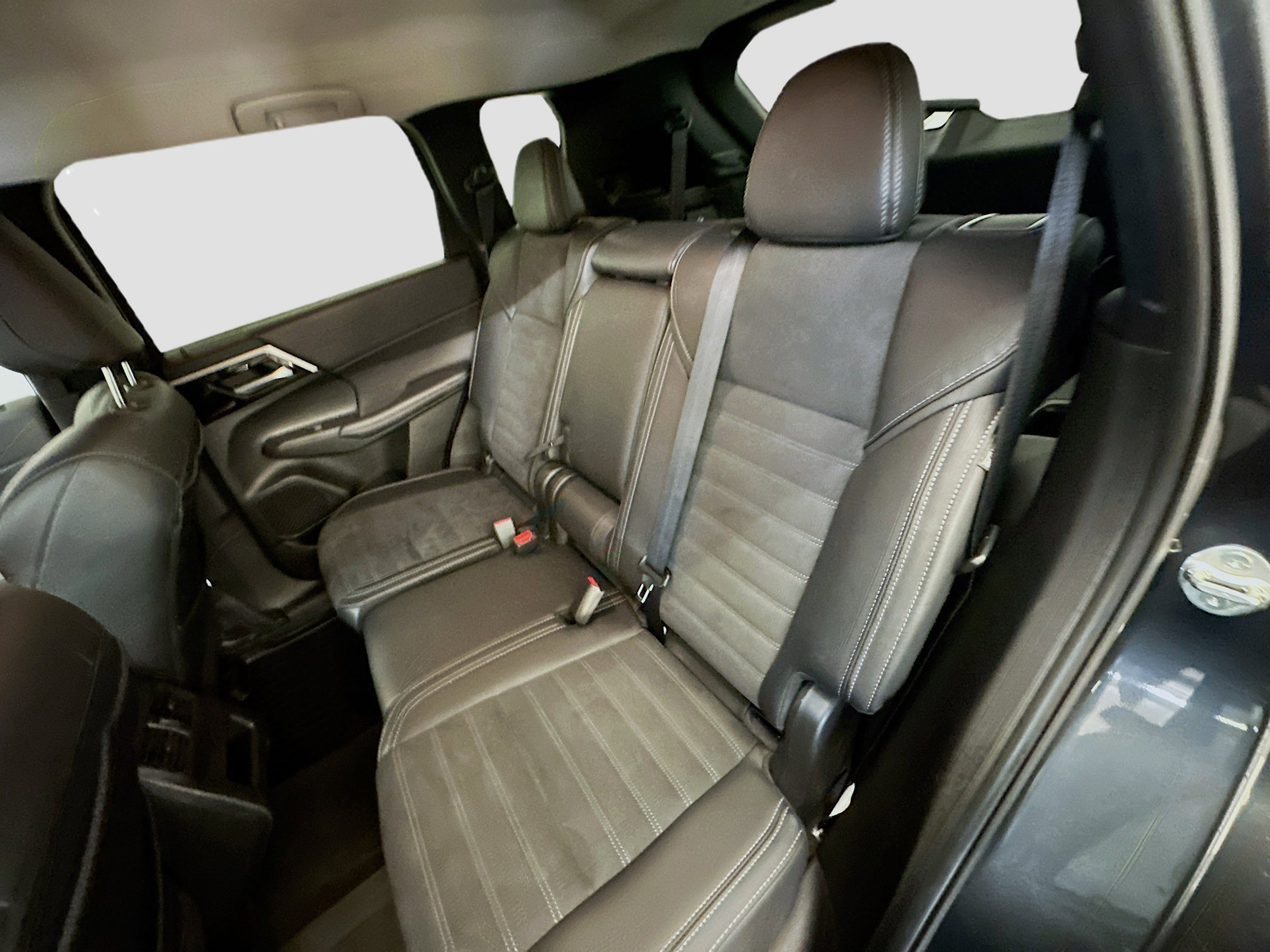 Used 2024 Mitsubishi Outlander SE image 29