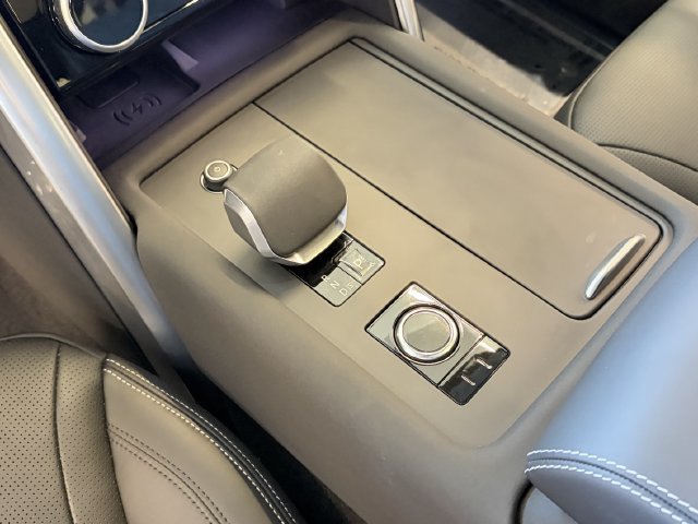New 2026 Land Rover Discovery Limited Edition AWD/4WD image 8