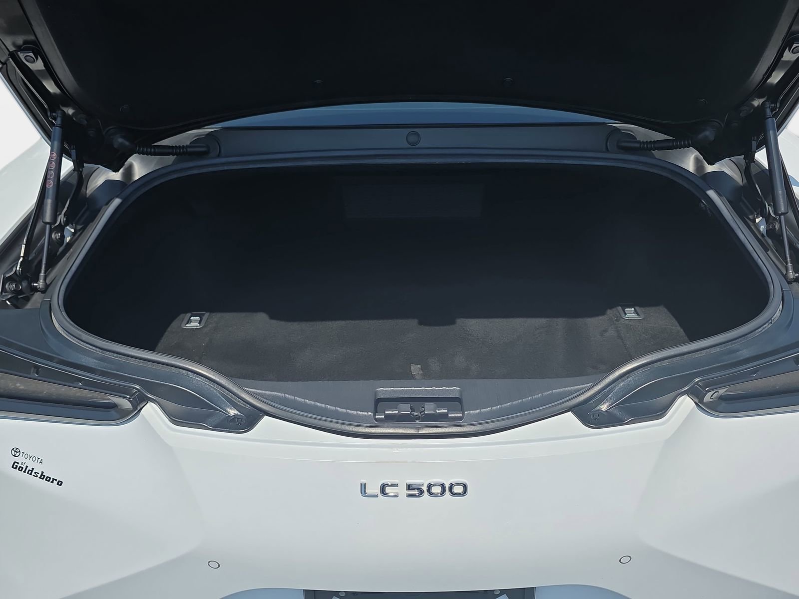 Used 2018 Lexus LC 500 Coupe w/ Performance Package RWD image 12