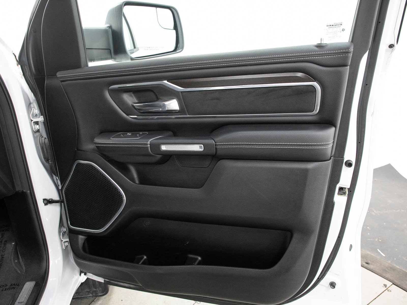 Used 2022 RAM 1500 Laramie AWD/4WD image 13