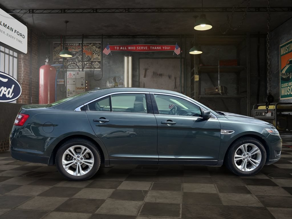 Used 2016 Ford Taurus SE FWD image 7