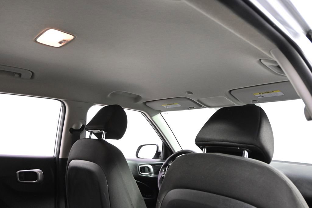 Used 2021 Hyundai Venue SE image 17