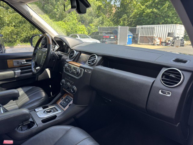 Used 2016 Land Rover LR4 HSE Silver Edition AWD/4WD image 43