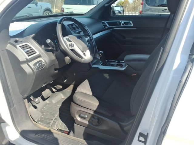 Used 2015 Ford Explorer XLT image 13