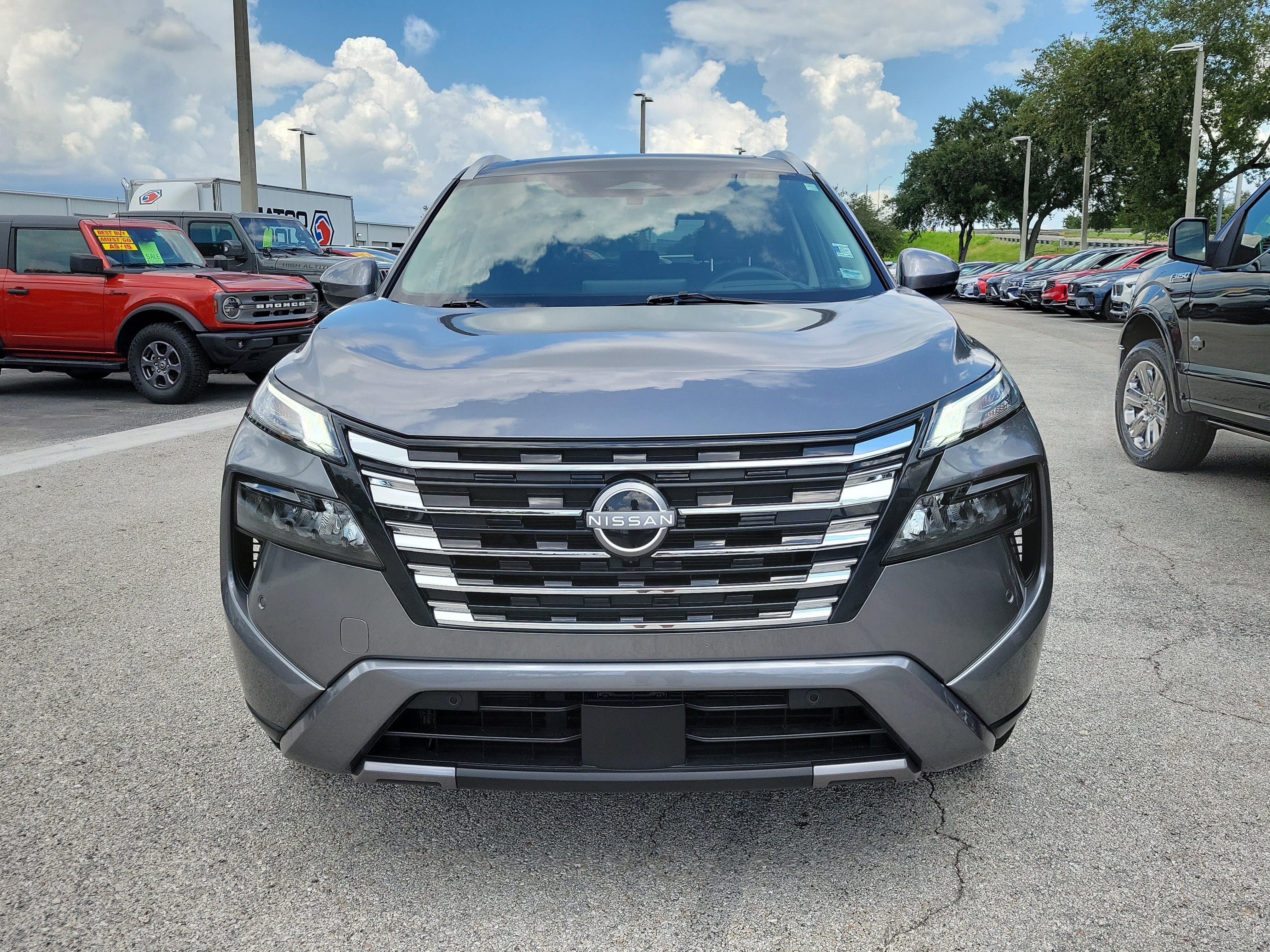 Used 2025 Nissan Rogue SL w/ Tech Package FWD video 2