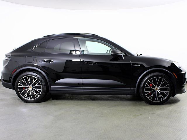 New 2025 Porsche Macan 4S Electric image 8