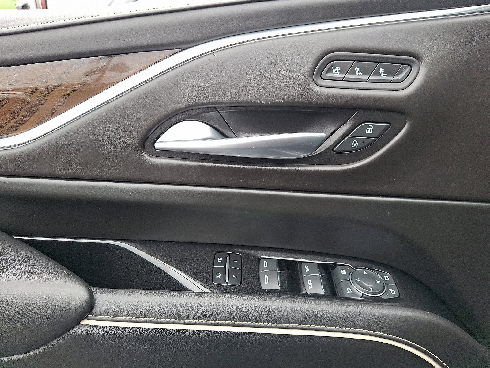 Used 2023 Cadillac Escalade ESV Sport Platinum w/ LPO, ONYX Package image 16