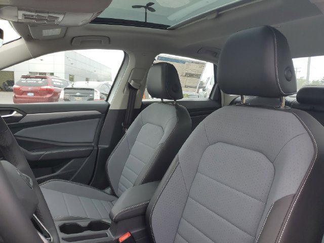 New 2026 Volkswagen Jetta SE FWD image 10