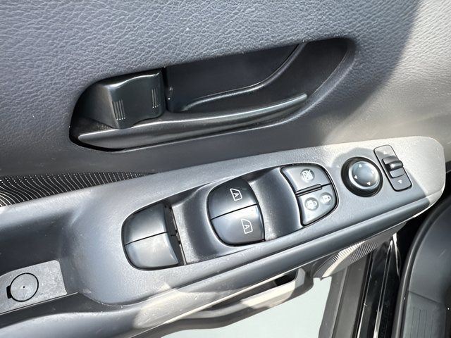 Used 2024 Nissan Kicks S FWD image 13