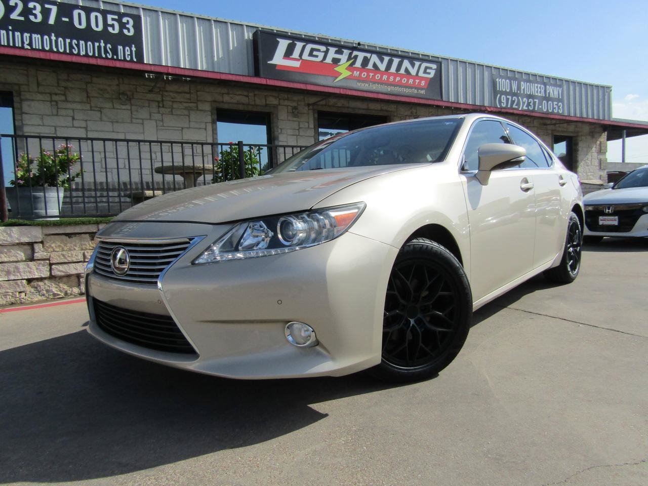 Used 2015 Lexus ES 350 w/ Premium Package FWD image 1