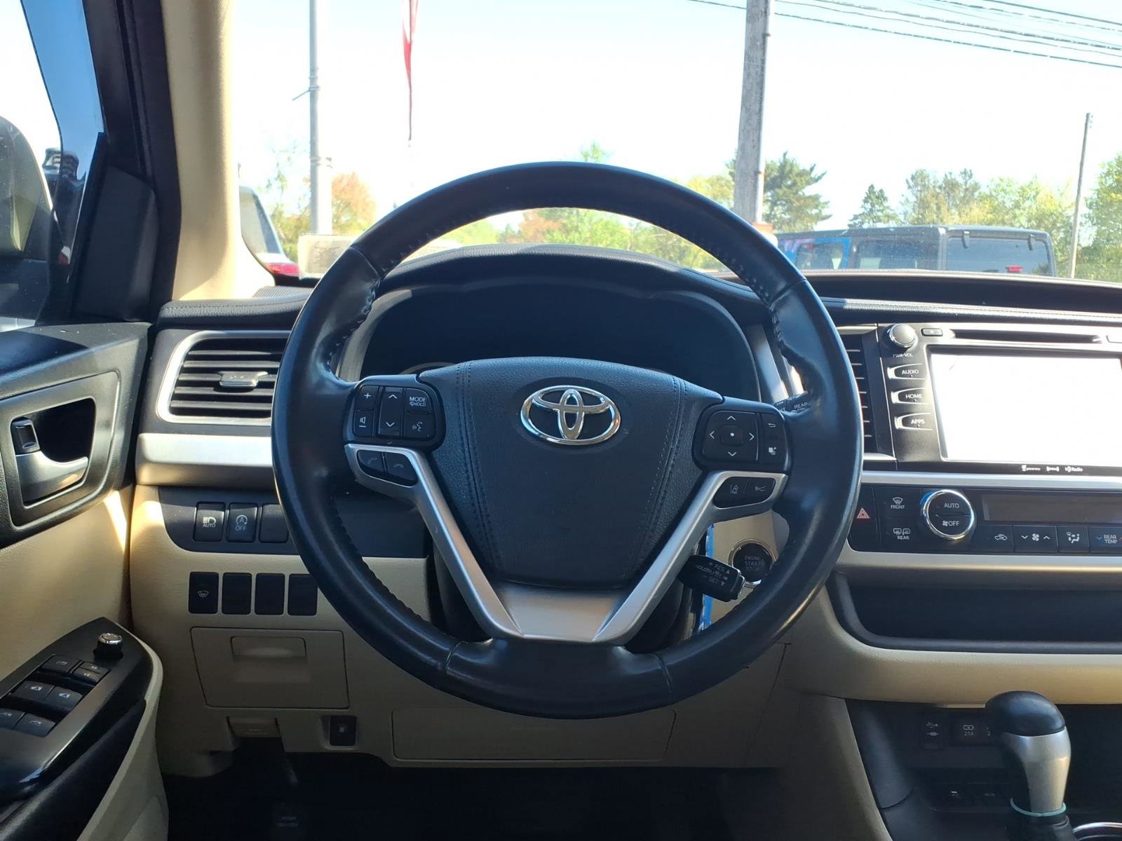 Used 2018 Toyota Highlander XLE AWD/4WD image 20