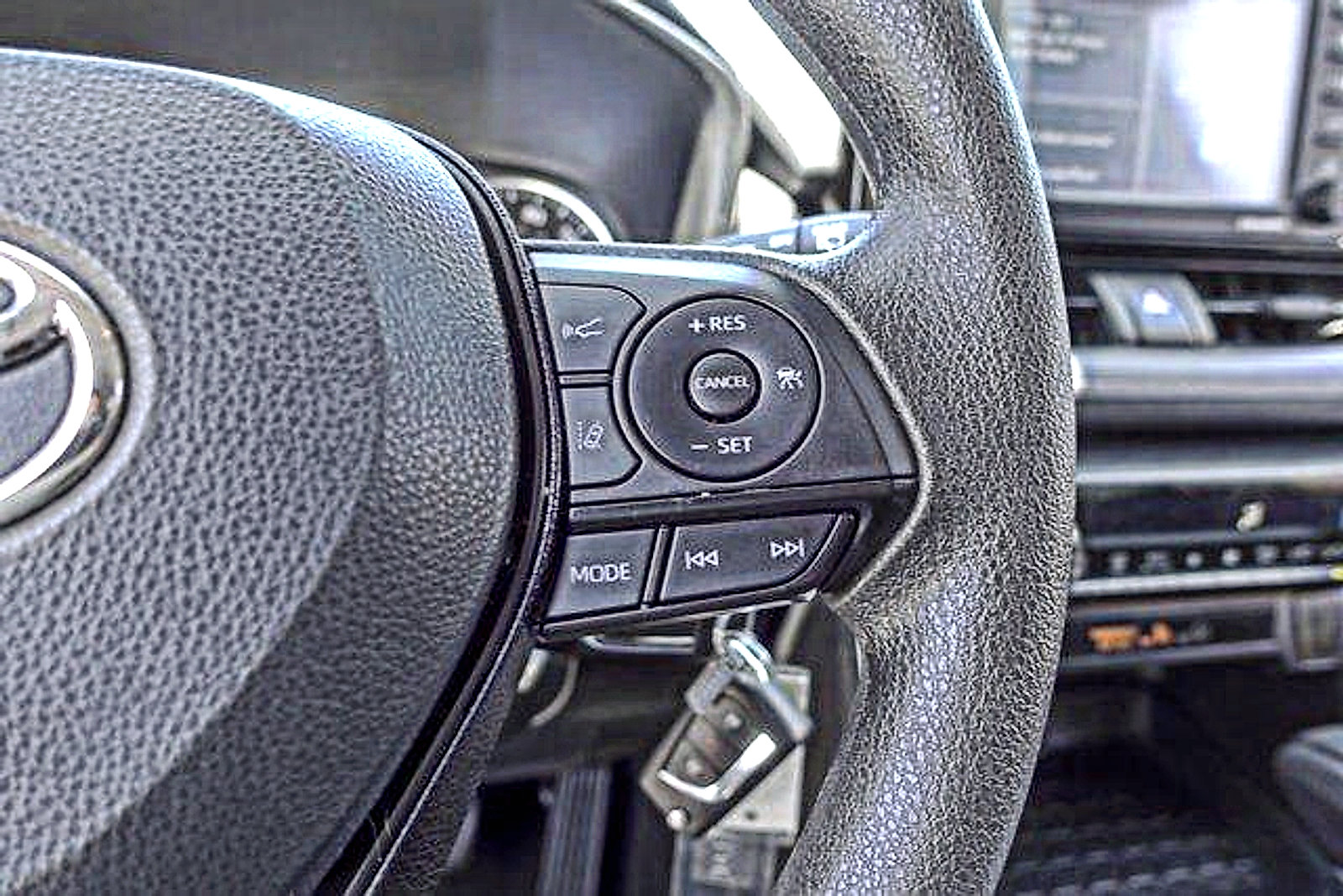 Used 2021 Toyota RAV4 LE AWD/4WD image 14