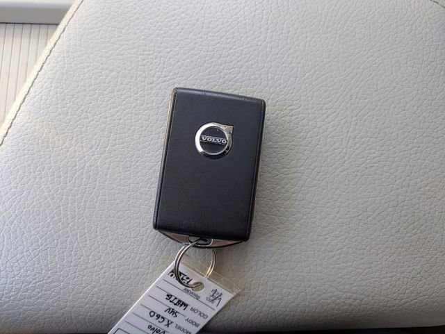 Used 2018 Volvo XC60 T6 Momentum w/ Convenience Package image 34