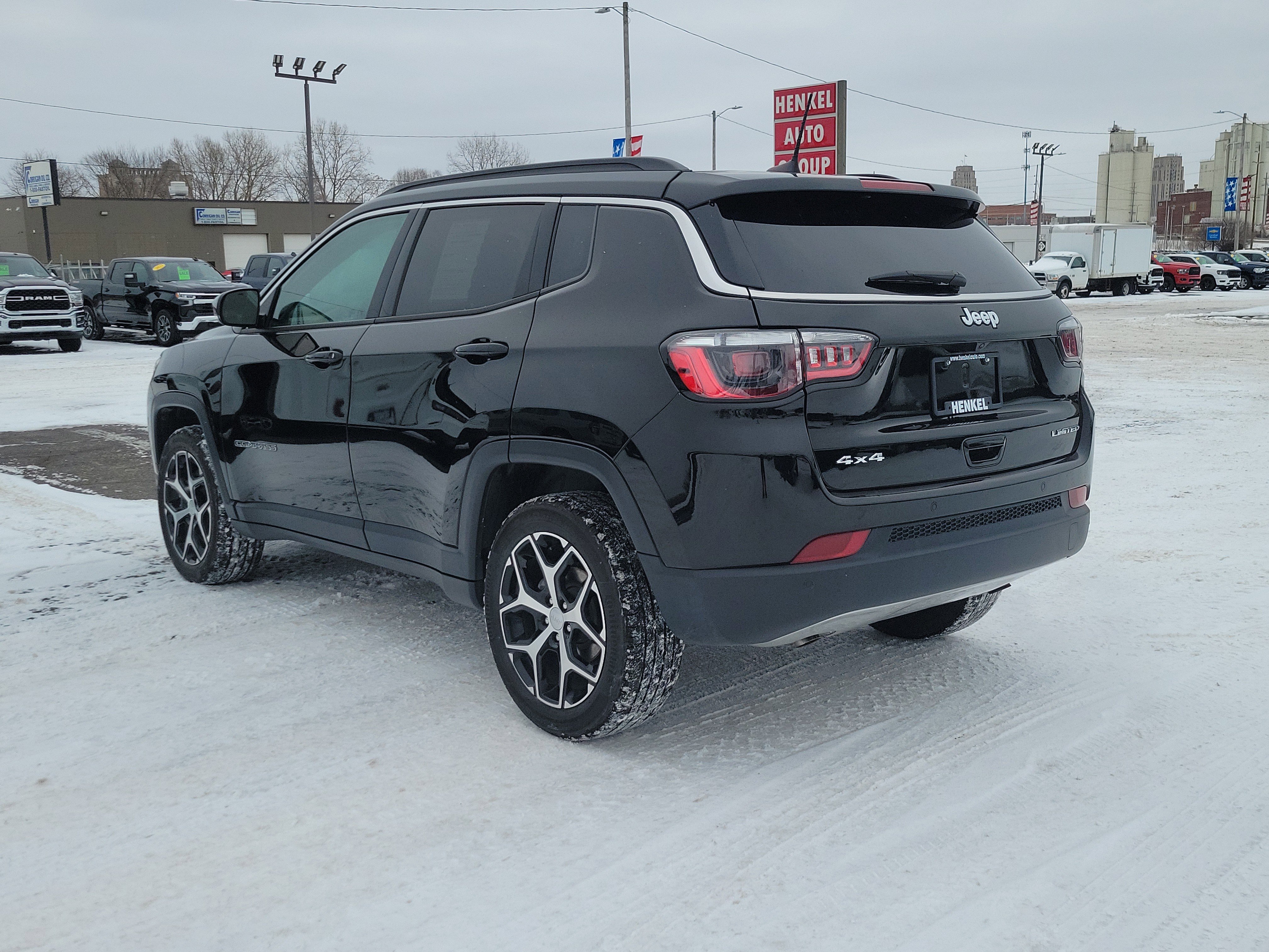 Used 2024 Jeep Compass Limited image 3