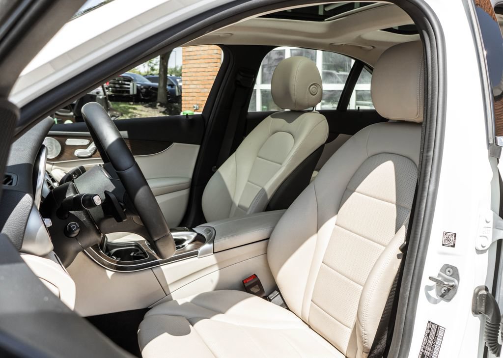 Used 2021 Mercedes-Benz C 300 4MATIC Sedan image 6