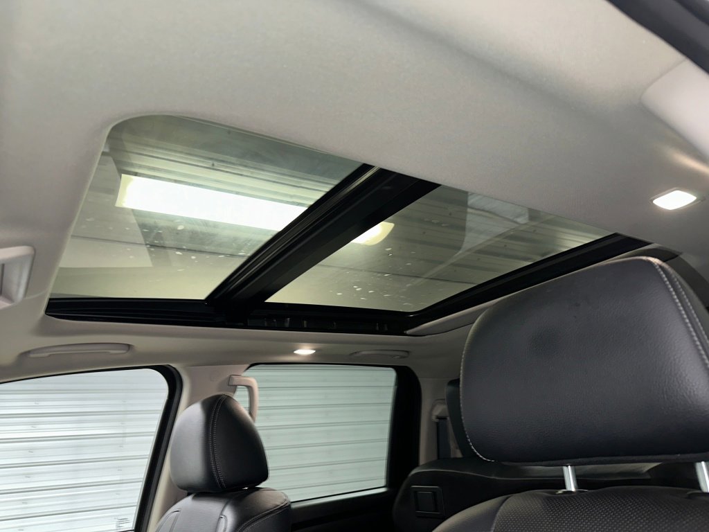 Used 2021 Nissan Titan SL w/ Moonroof Package image 4