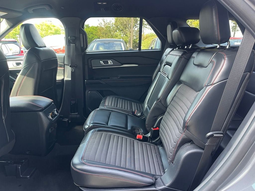 Used 2025 Ford Explorer ST-Line w/ ST-Line Street Pack AWD/4WD image 12