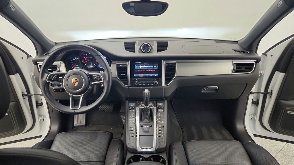 Used 2017 Porsche Macan GTS AWD/4WD image 37