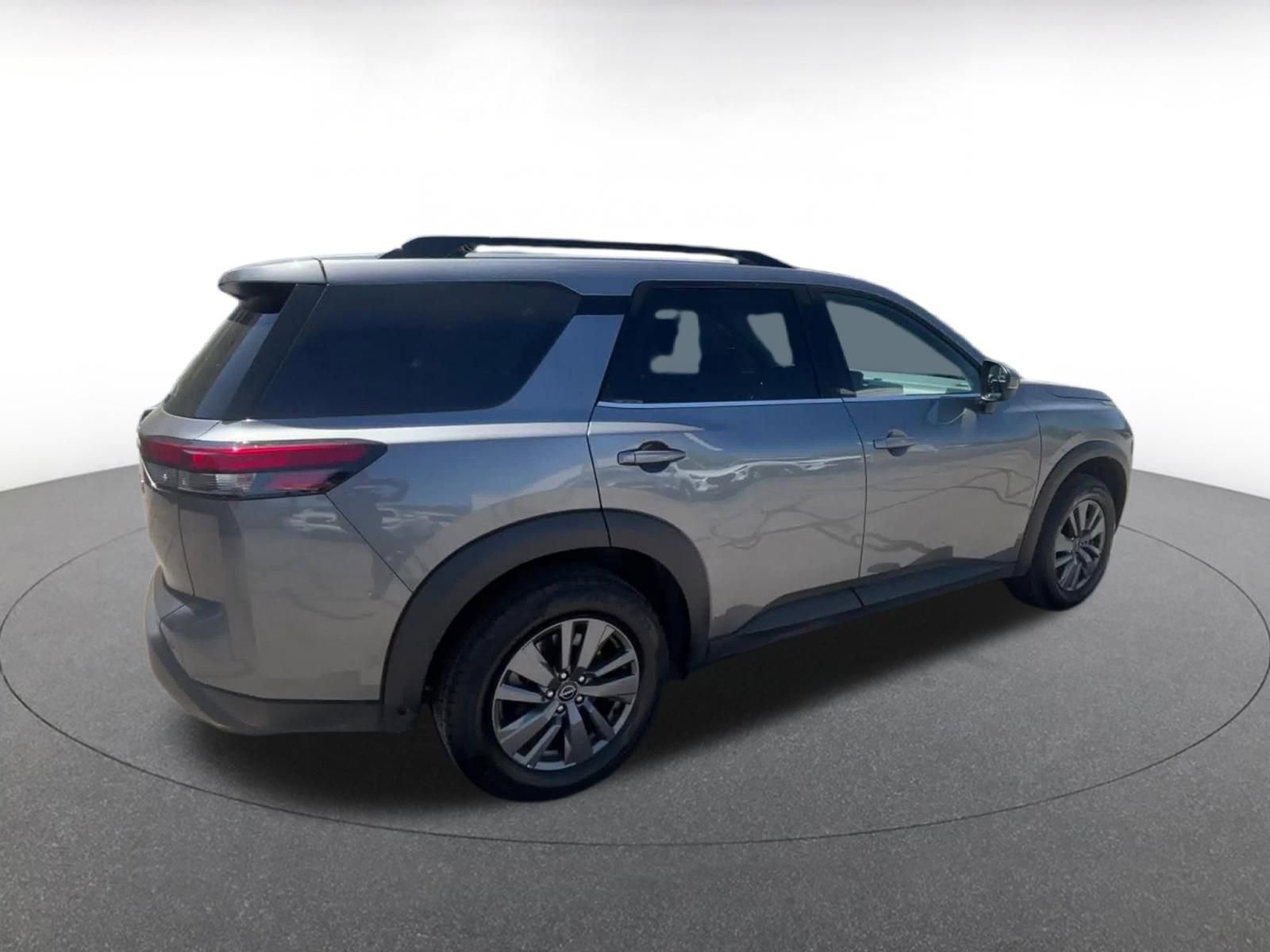 Used 2025 Nissan Pathfinder SV image 15