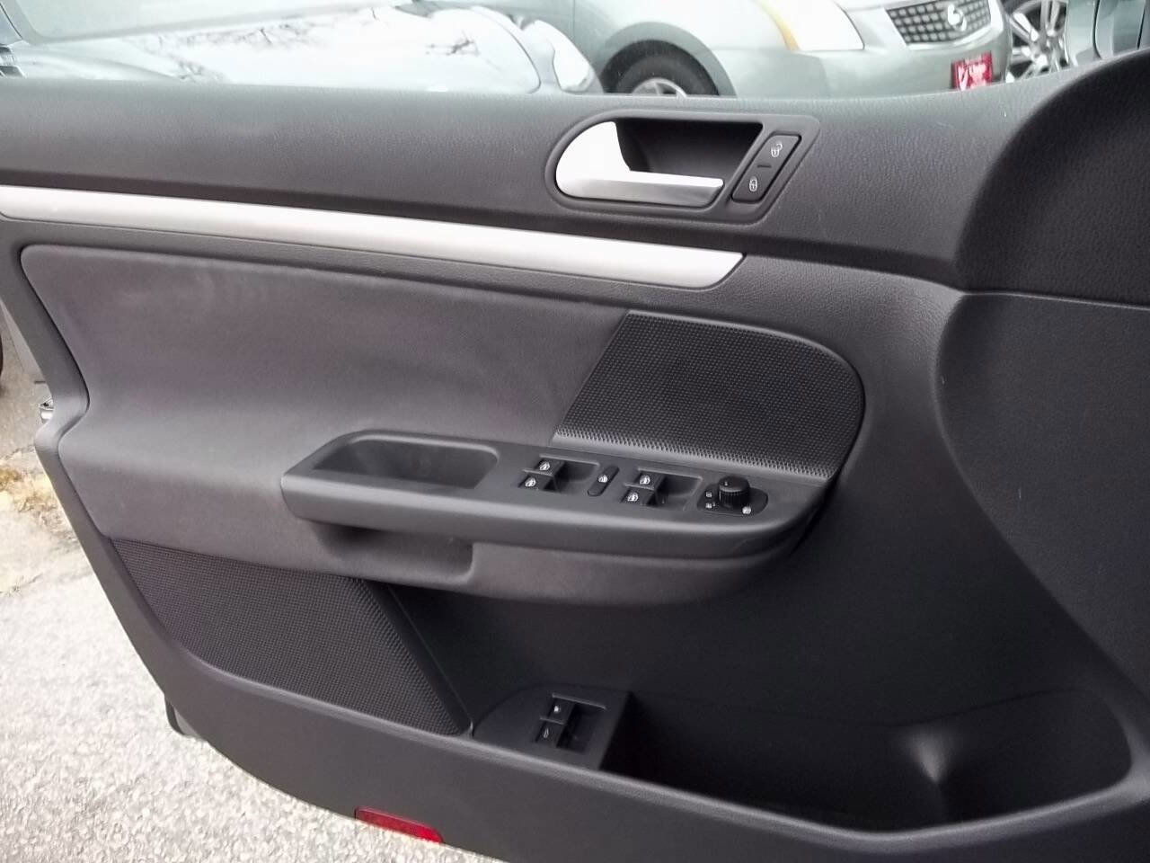 Used 2009 Volkswagen Rabbit S image 13