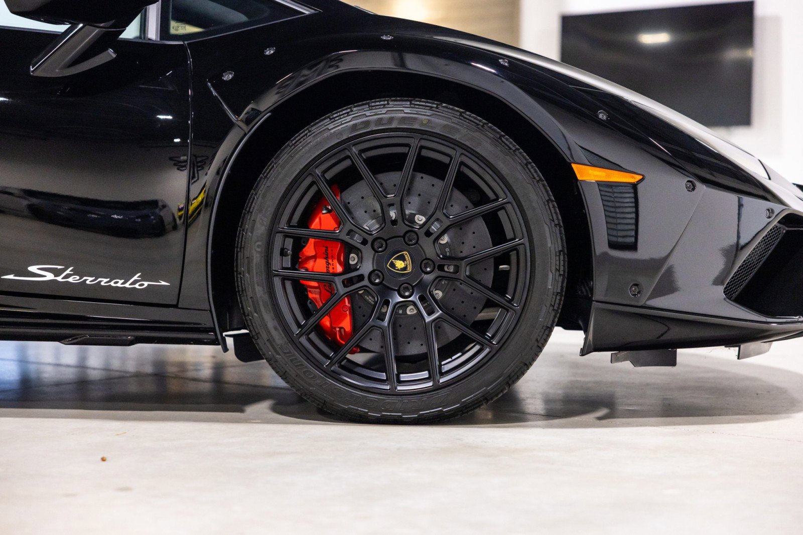 Used 2024 Lamborghini Huracan Sterrato AWD/4WD image 25