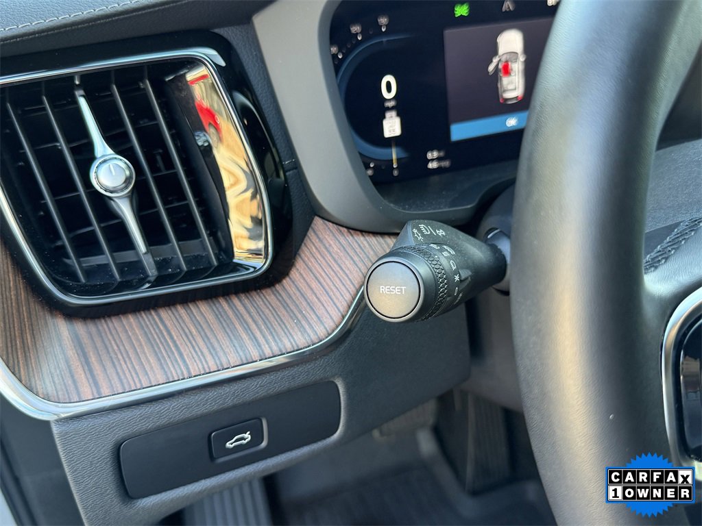 Used 2023 Volvo XC60 B5 Ultimate w/ Protection Package Premier image 21