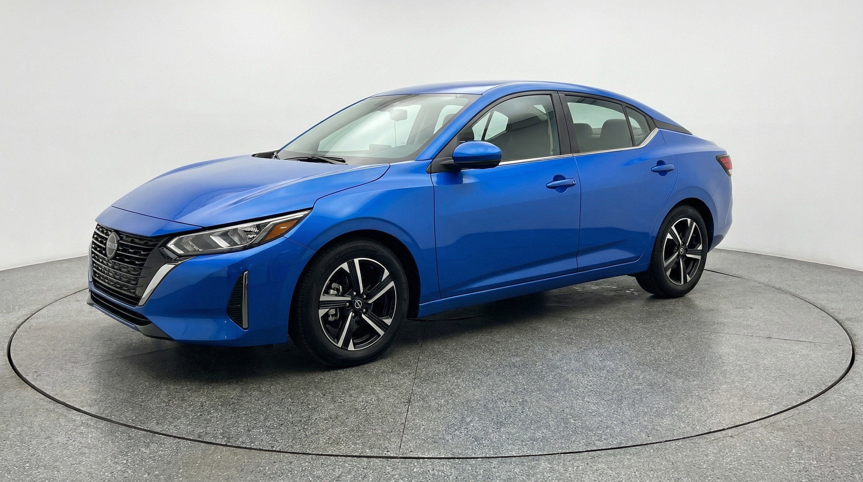 Used 2025 Nissan Sentra SV image 3