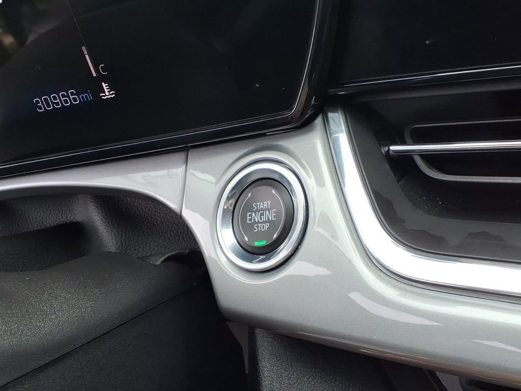 Used 2025 Chevrolet Trax LT FWD image 20