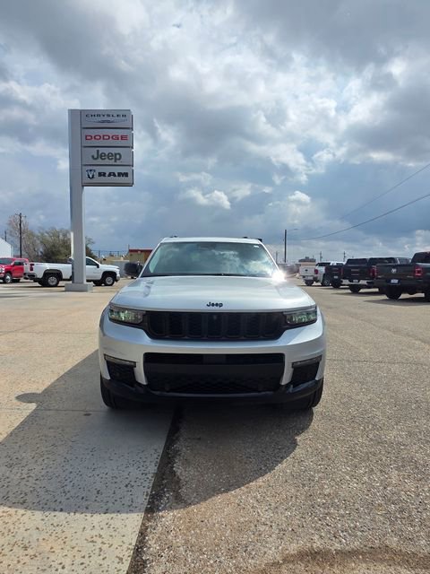 Used 2022 Jeep Grand Cherokee L Limited w/ Luxury Tech Group II AWD/4WD image 2