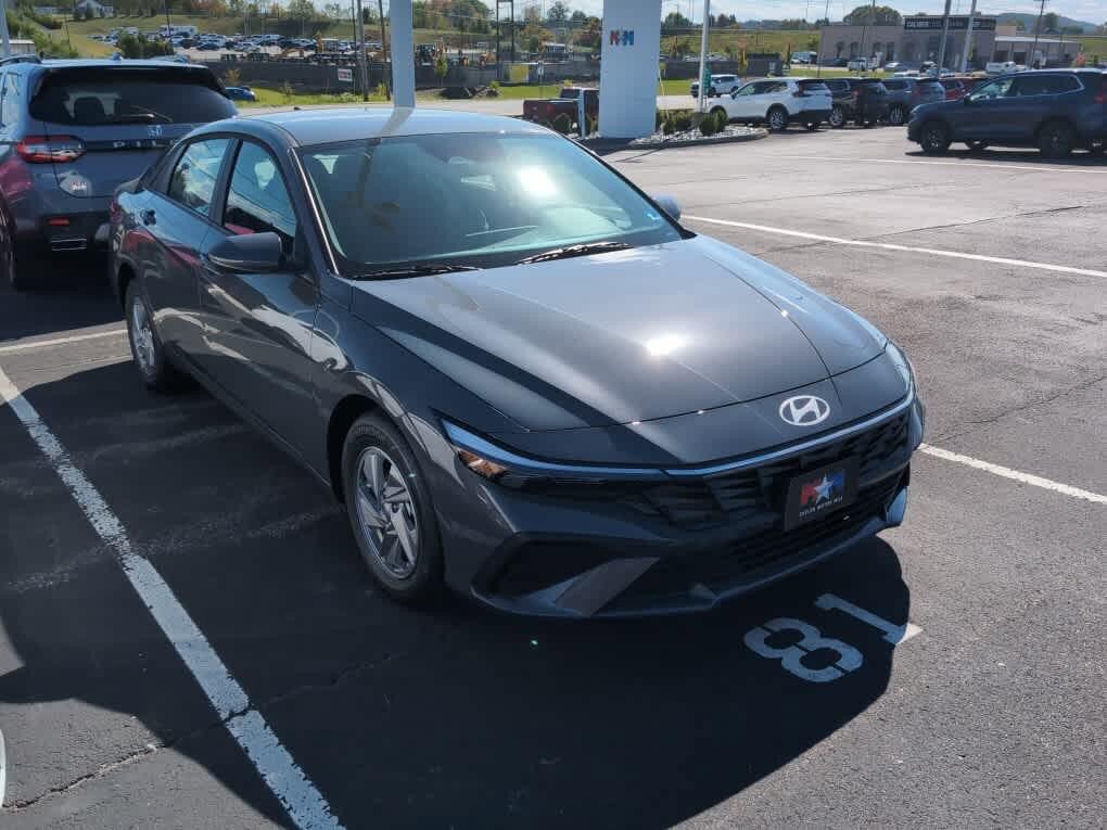 New 2026 Hyundai Elantra SE FWD image 12