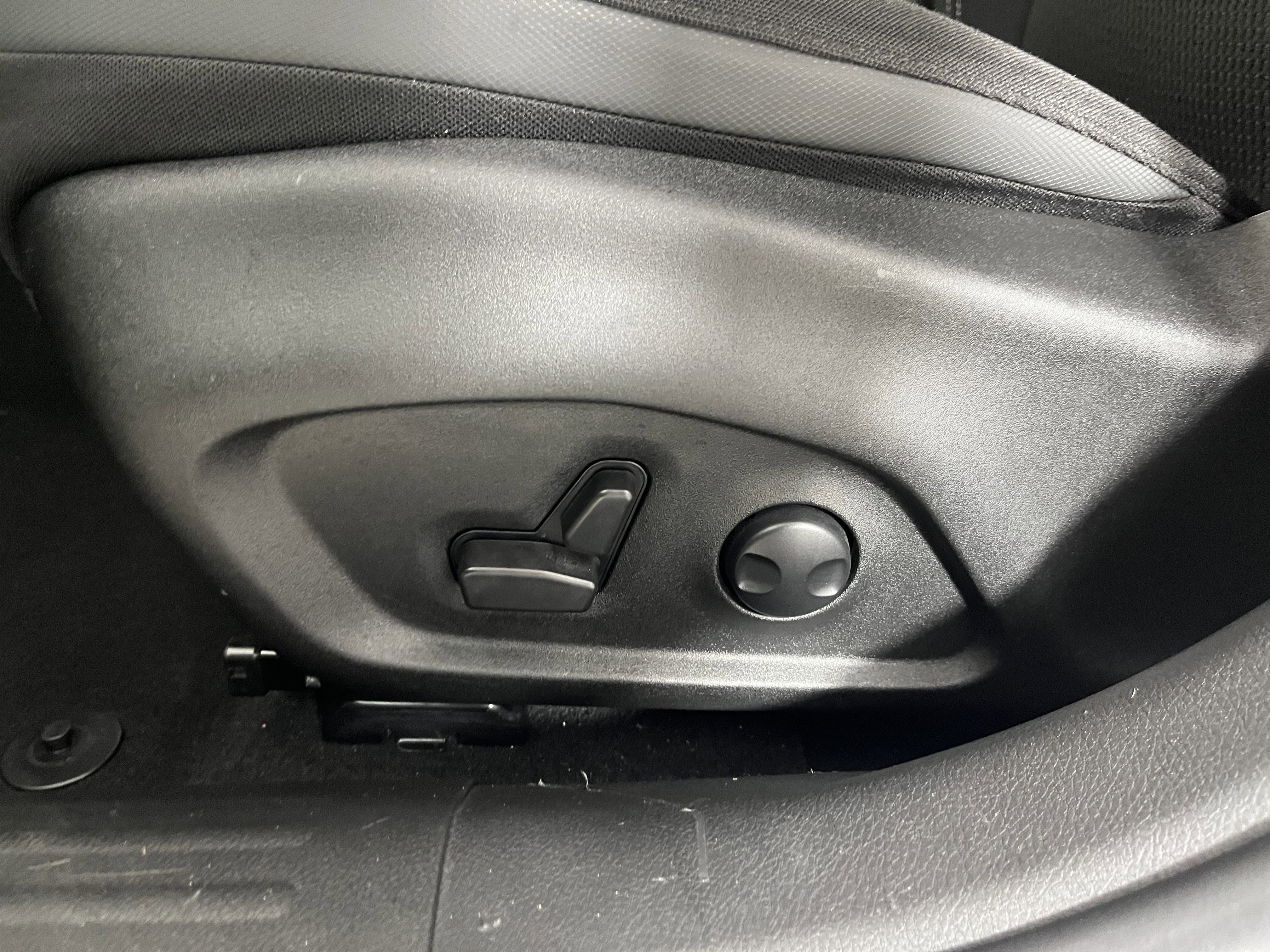 Used 2023 Jeep Renegade Latitude w/ Premium Group AWD/4WD image 19