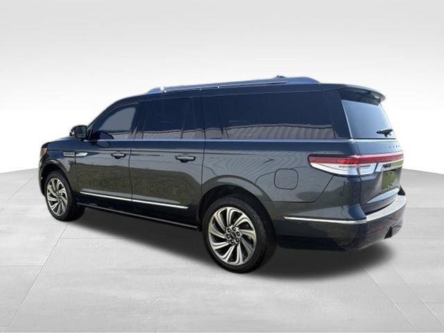 Used 2022 Lincoln Navigator L Reserve AWD/4WD image 2