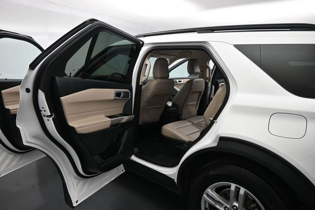 Certified 2023 Ford Explorer XLT w/ Equipment Group 202A RWD image 18