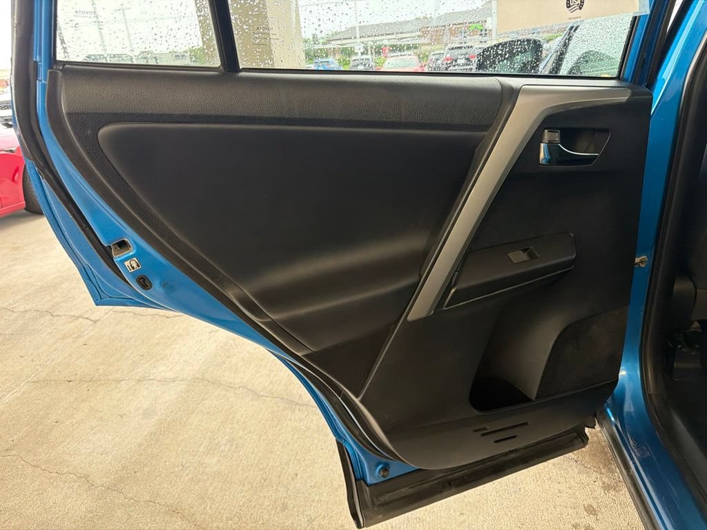 Used 2018 Toyota RAV4 XLE AWD/4WD image 20