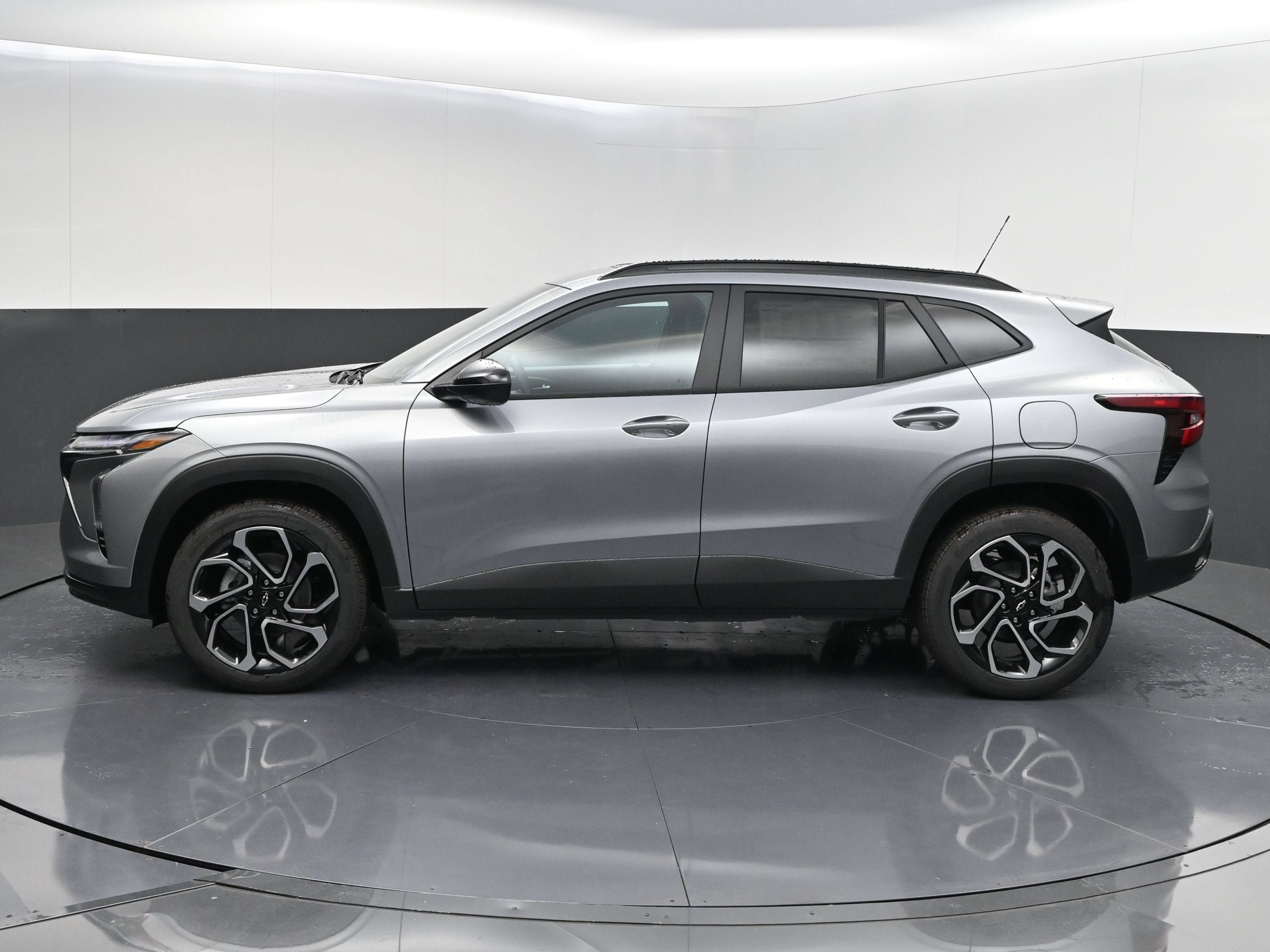 New 2026 Chevrolet Trax RS w/ Sunroof Package FWD image 5