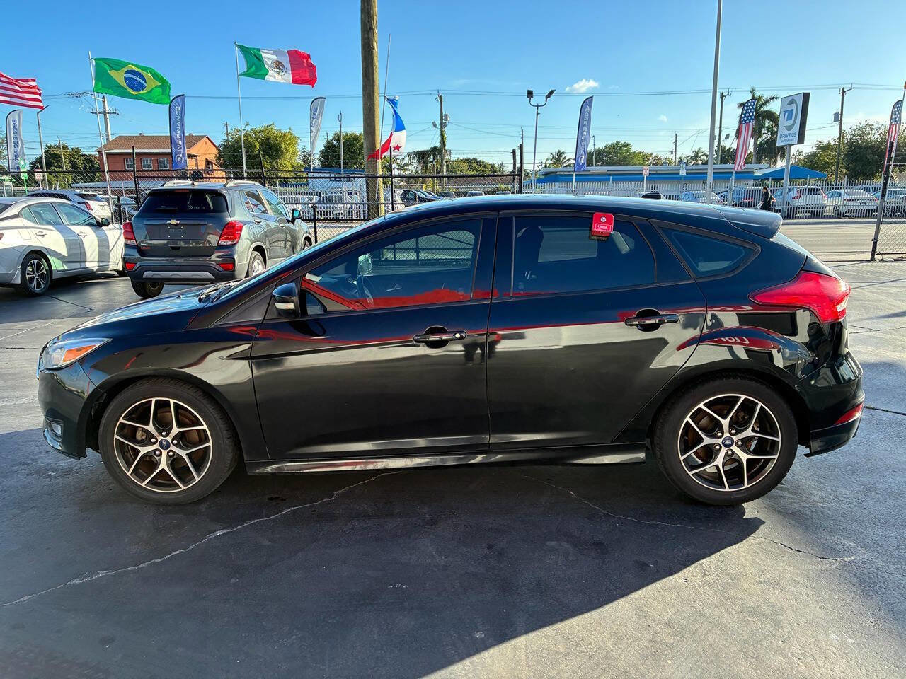 Used 2016 Ford Focus SE w/ SE Sport Package image 13