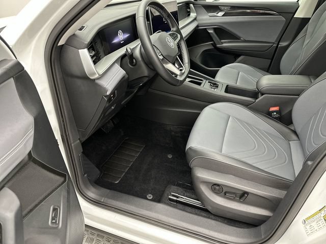 Certified 2025 Volkswagen Tiguan SE AWD/4WD image 12