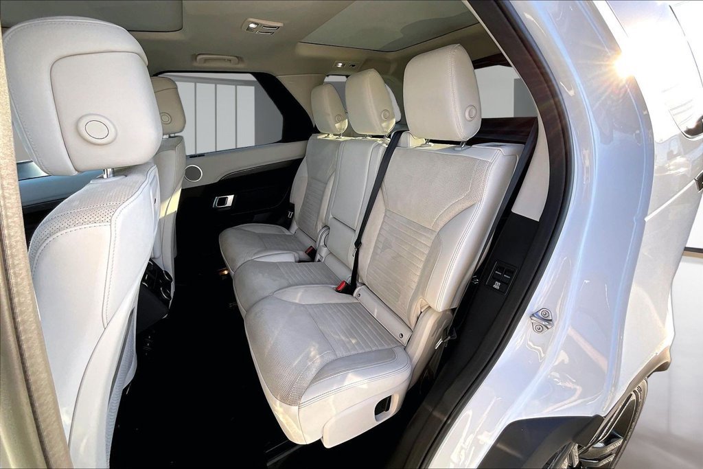 Certified 2023 Land Rover Discovery S AWD/4WD image 20