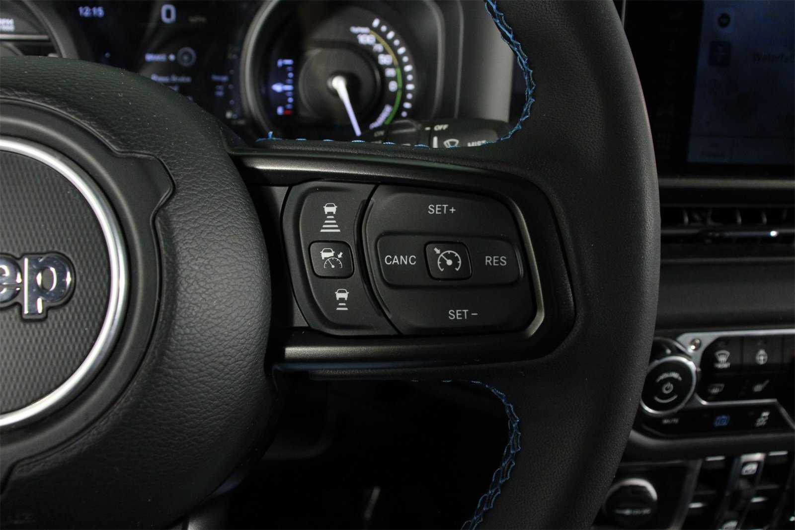 Used 2024 Jeep Wrangler Unlimited Rubicon 4xe w/ Technology Group image 11