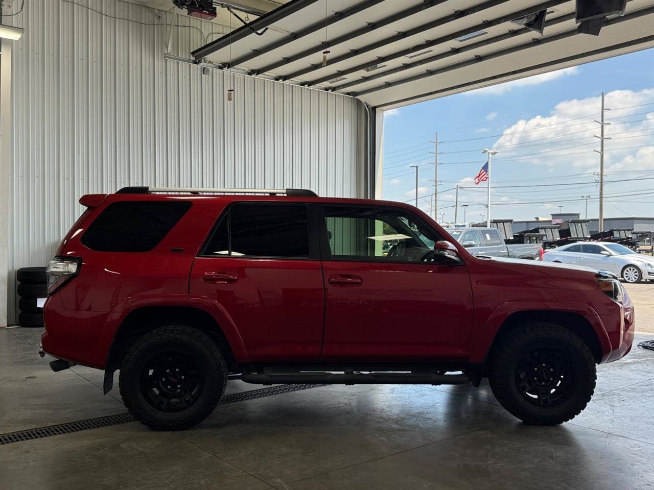 Used 2020 Toyota 4Runner TRD Off-Road Premium w/ Moonroof Package AWD/4WD image 2